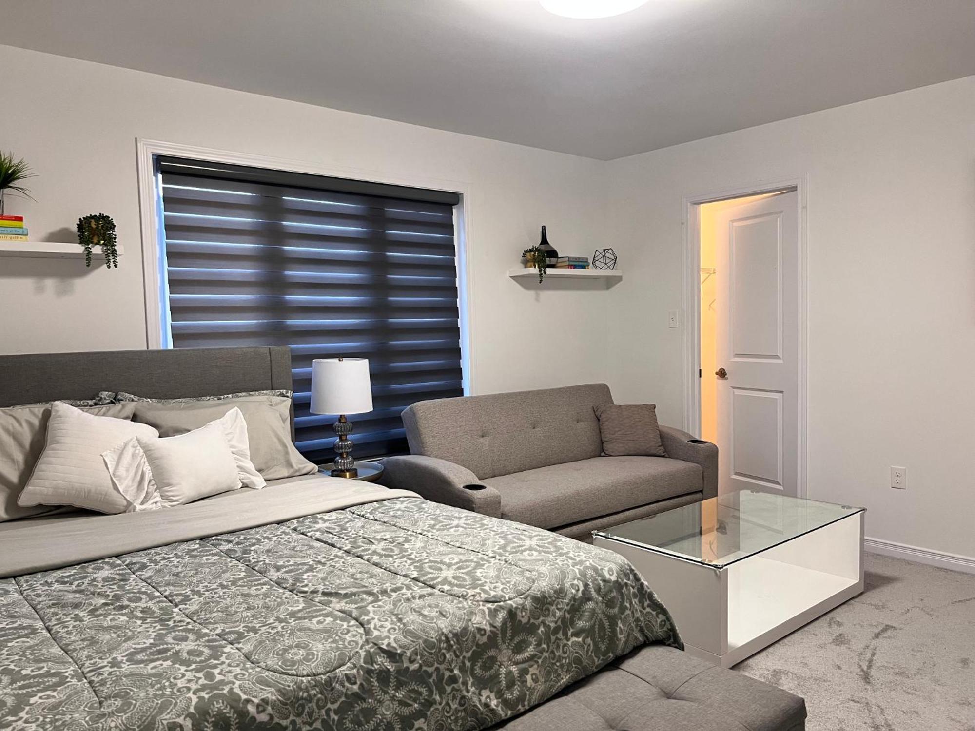 Spacious 4-Bedroom Home, Comfortably Sleeps 10 Barrie Exteriér fotografie