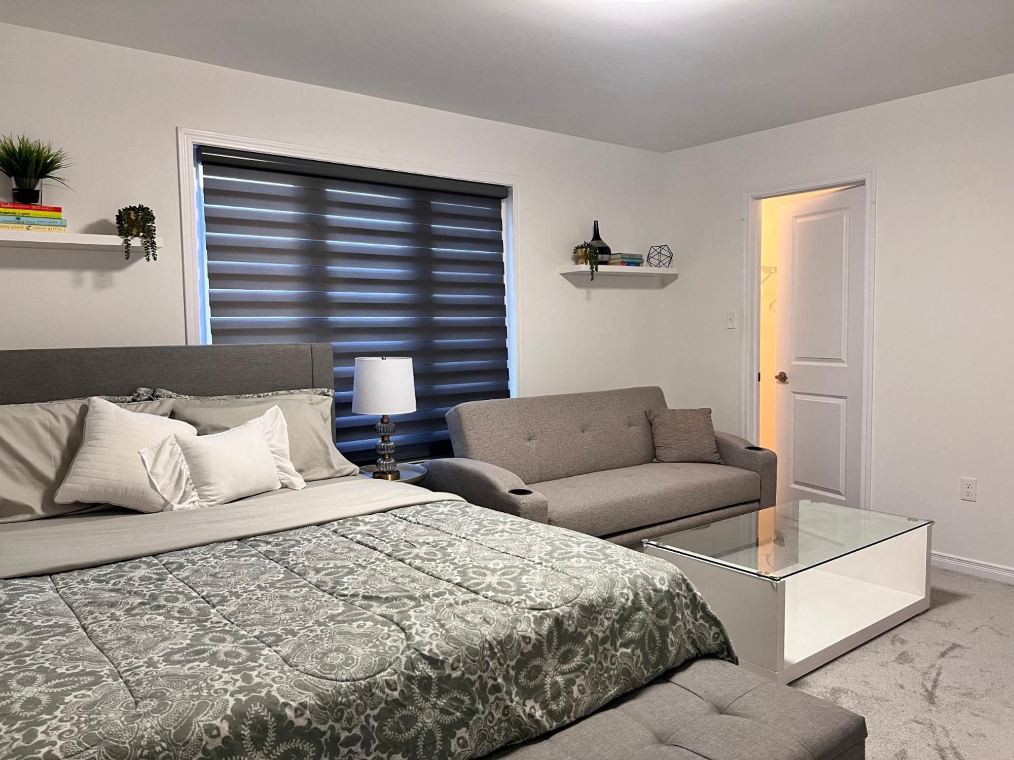 Spacious 4-Bedroom Home, Comfortably Sleeps 10 Barrie Exteriér fotografie