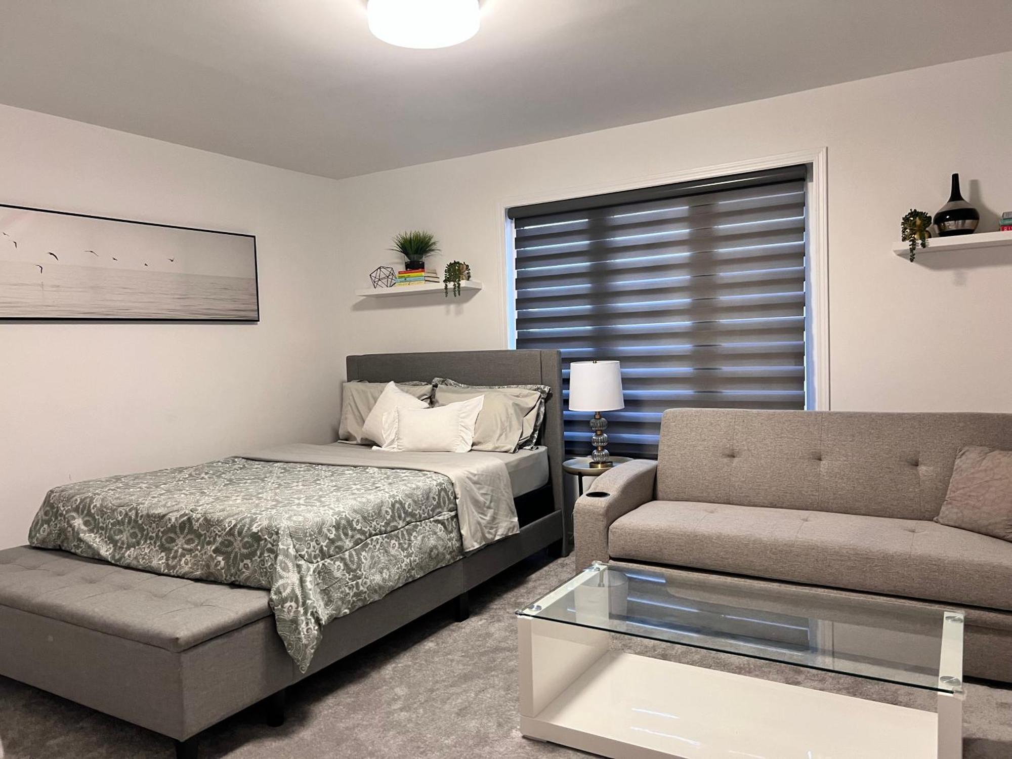 Spacious 4-Bedroom Home, Comfortably Sleeps 10 Barrie Exteriér fotografie